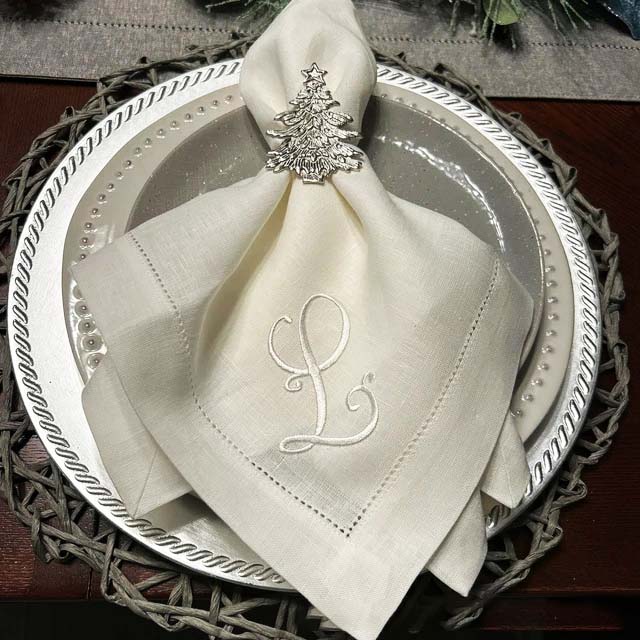 Monogrammed Handkerchief - Роскошная квадратная салфетка для обеденного стола,