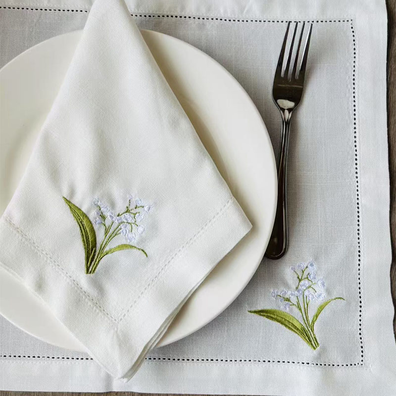 Monogrammed Handkerchief - Вышитые салфетки, подставки под тарелки, украшения