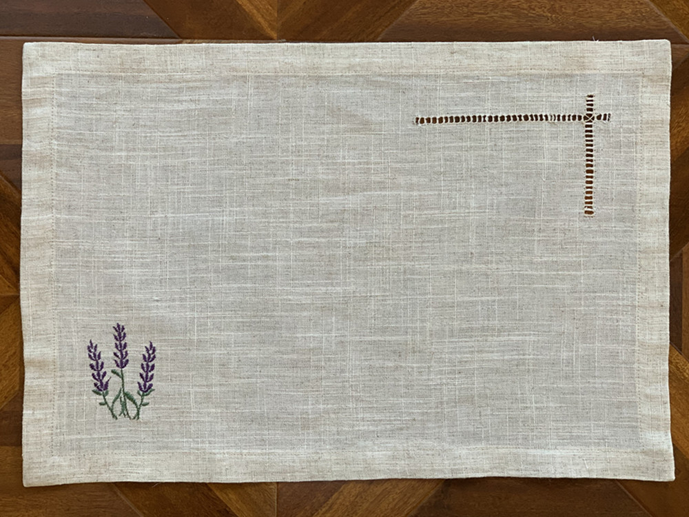 Салфетка/подставка с подгибкой – обзор и цена Monogrammed Handkerchief
