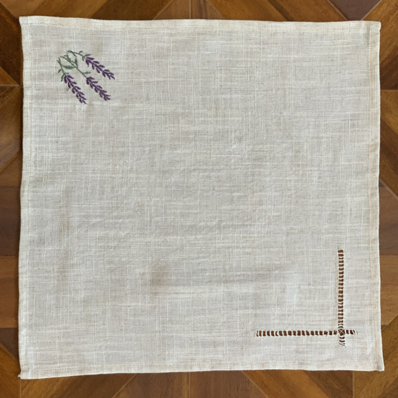 Салфетка/подставка с подгибкой – обзор и цена Monogrammed Handkerchief
