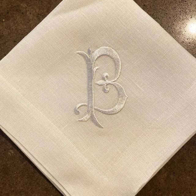 Роскошная квадратная салфетка  – обзор и цена Monogrammed Handkerchief