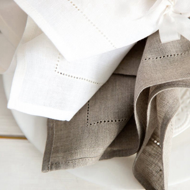 Белая салфетка из 4 предметов, – обзор и цена Monogrammed Handkerchief