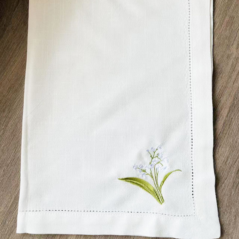 Вышитые салфетки, подставки по – обзор и цена Monogrammed Handkerchief