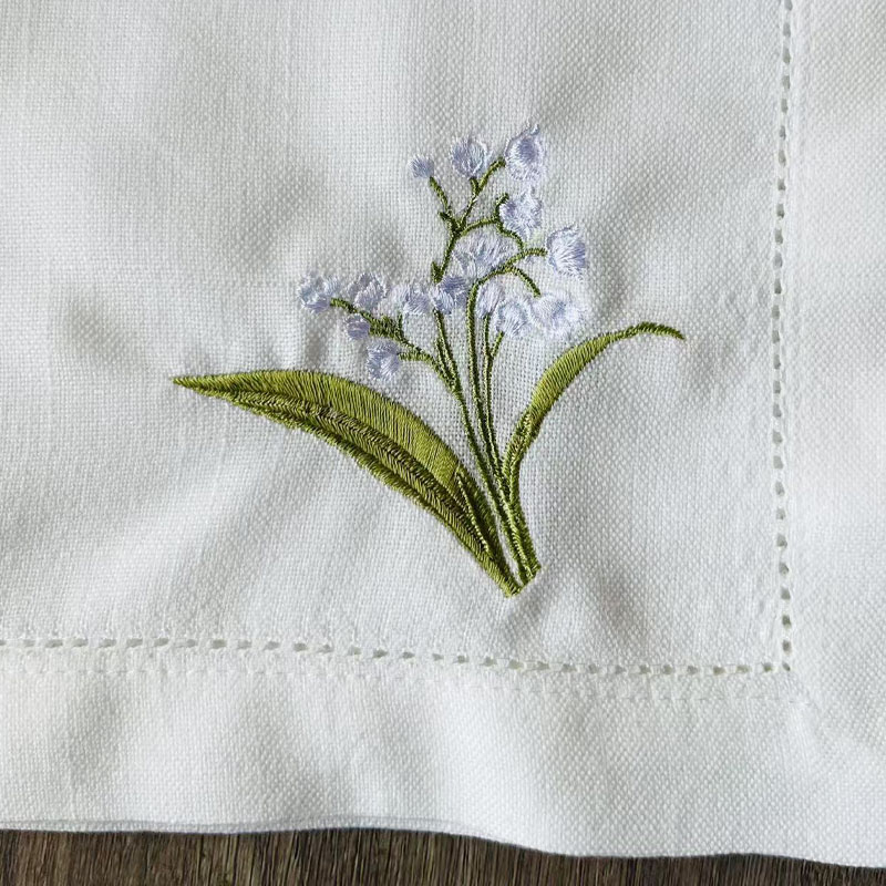Вышитые салфетки, подставки по – обзор и цена Monogrammed Handkerchief